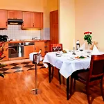 Отель Louisa's Place 5*