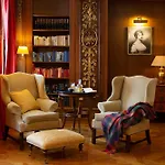 Louisa's Place Отель