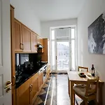 Louisa's Place Отель Берлин