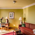 Отель Louisa's Place