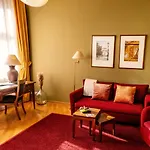 Louisa's Place 5*