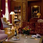 Отель Louisa's Place 5*