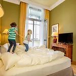 Louisa's Place Отель Берлин