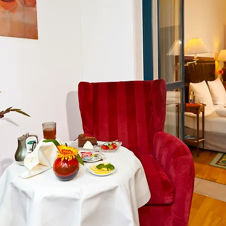 Ξενοδοχείο Louisa's Place