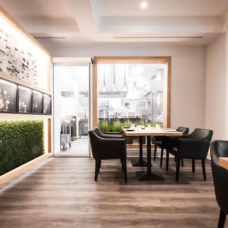 Louisa's Place Hotel