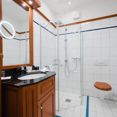 Louisa's Place Hotel 5*