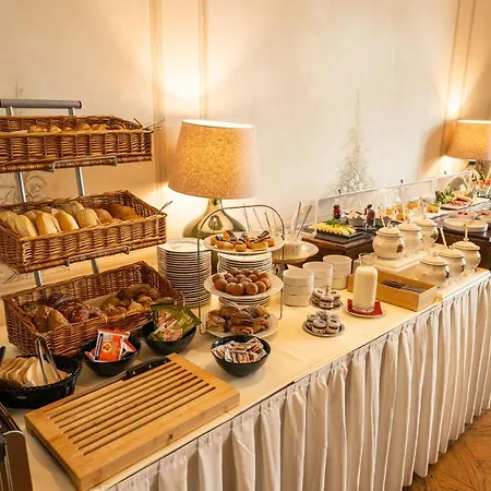 Louisa's Place Hotel 5*