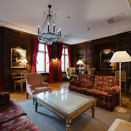 Louisa's Place Hotel