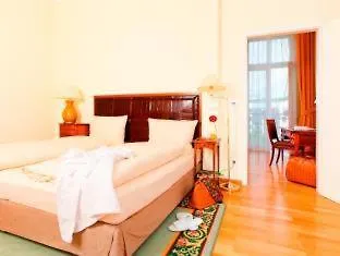Louisa's Place מלון