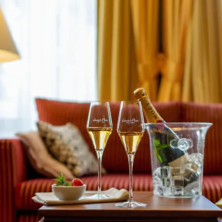 Louisa's Place Hotel 5*