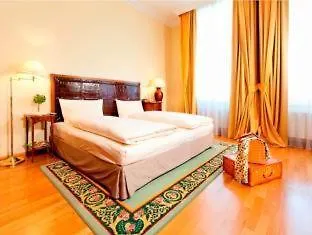 Louisa's Place Hotel 5*